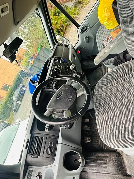 Ford Transit 260S Van 2010 photo 3