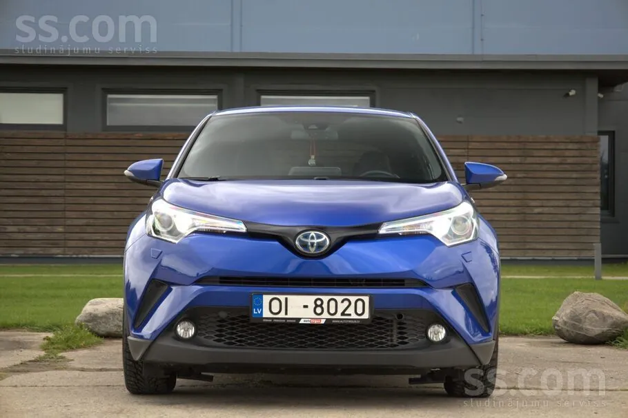 Toyota C-Hr 2018 photo 2