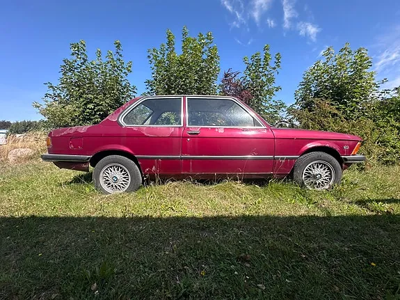 BMW 320 1976 photo 3