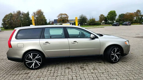 Volvo V70 2008 photo 2