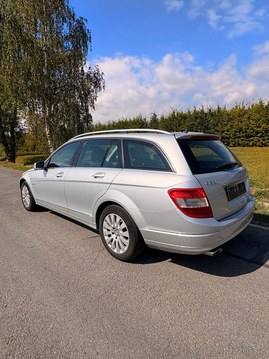 Mercedes-Benz C-Class 2011 photo 3