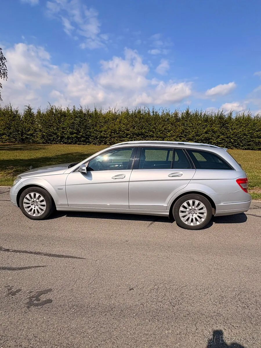 Mercedes-Benz C-Class 2011 photo 2