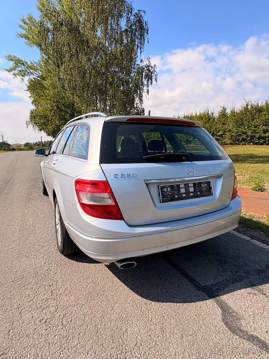Mercedes-Benz C-Class 2011 photo 4