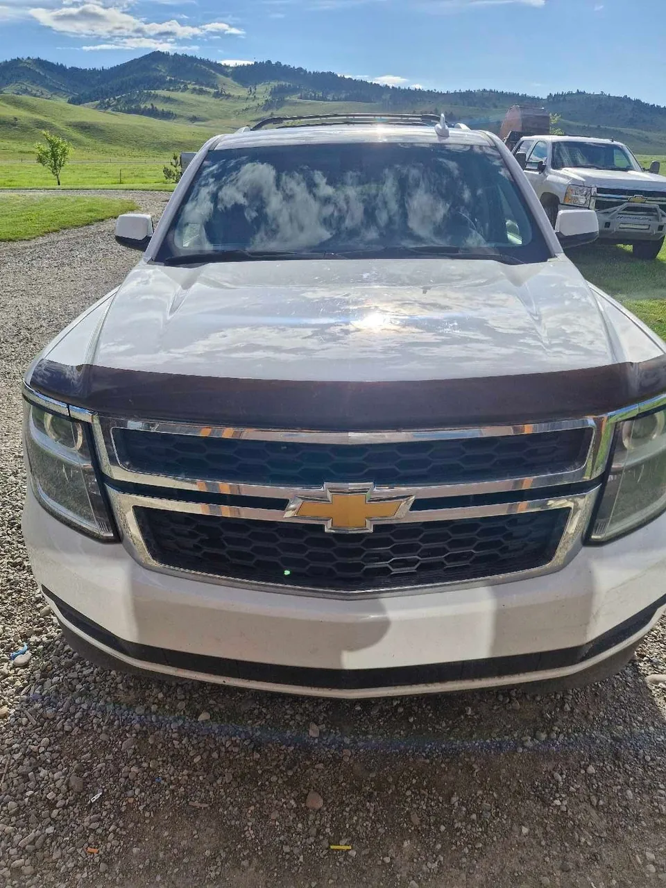 Chevrolet Suburban 2018 photo 2