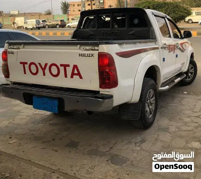 Toyota Hilux 2014 photo 2