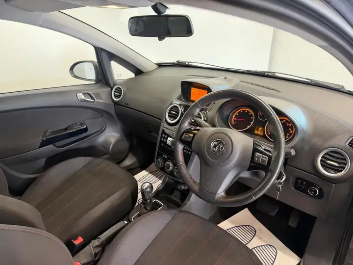 Vauxhall Corsa 2012 photo 2