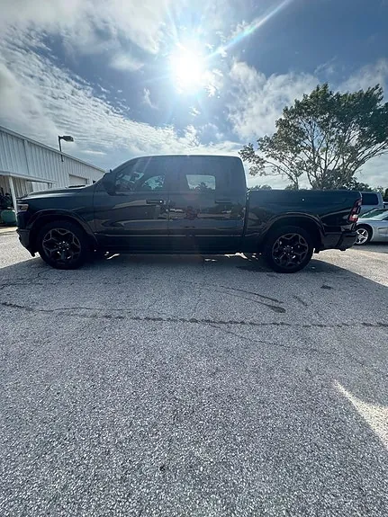 Dodge Ram 1500 2021 photo 2