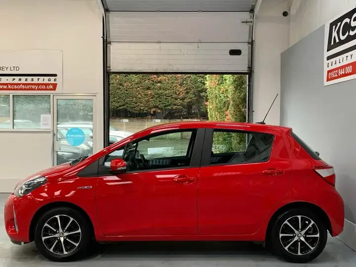Toyota Yaris 2018 photo 2