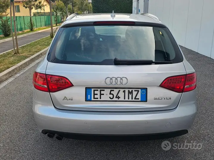 Audi A4 2011 photo 4
