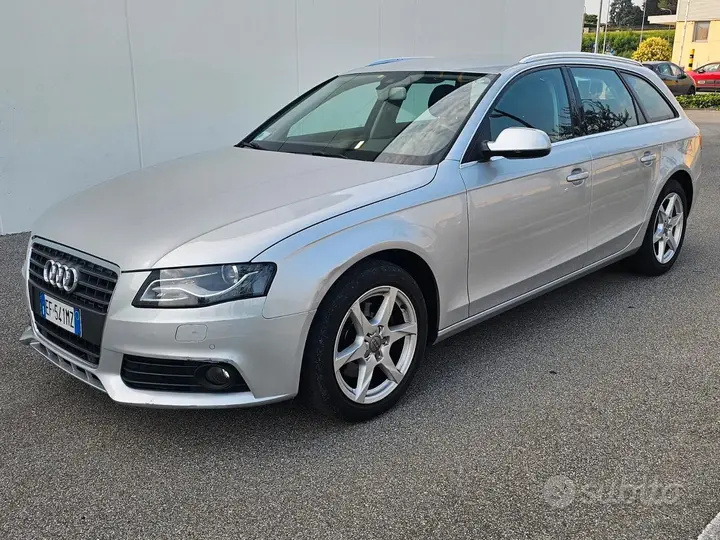 Audi A4 2011 photo 2