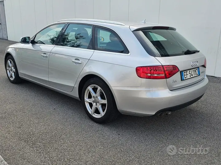 Audi A4 2011 photo 3