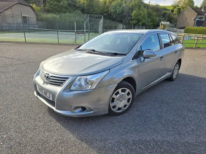 Toyota Avensis 2010 photo 2