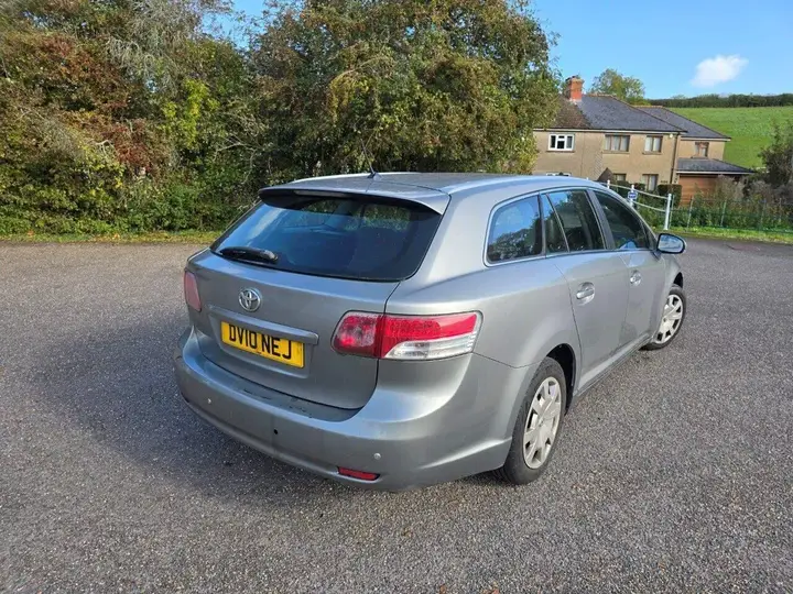 Toyota Avensis 2010 photo 4