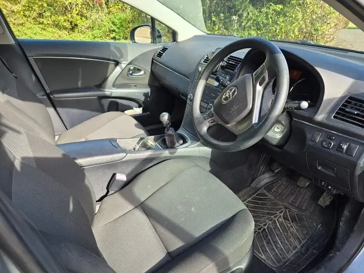 Toyota Avensis 2010 photo 5