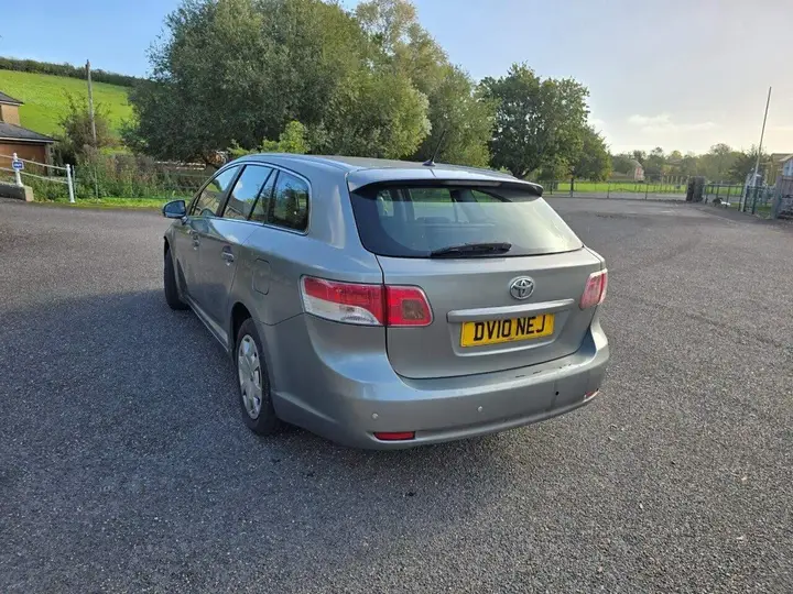 Toyota Avensis 2010 photo 3