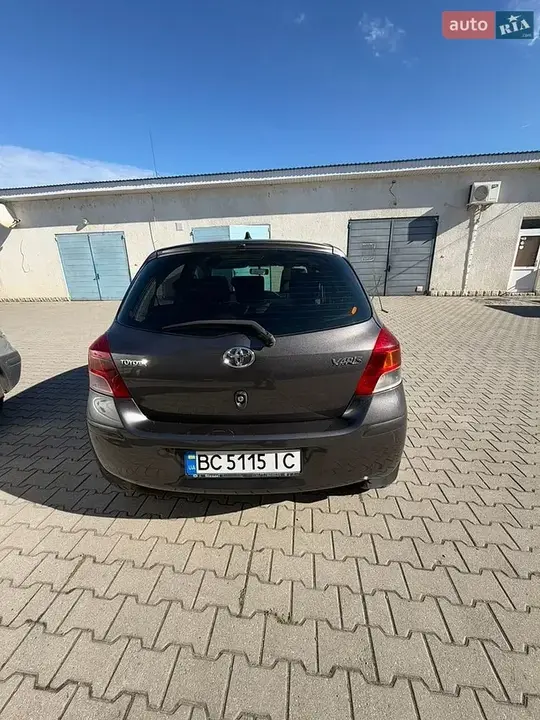 Toyota Yaris 2009 photo 2