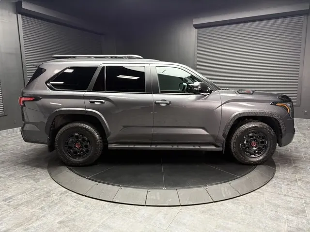Toyota Sequoia 2025 photo 2