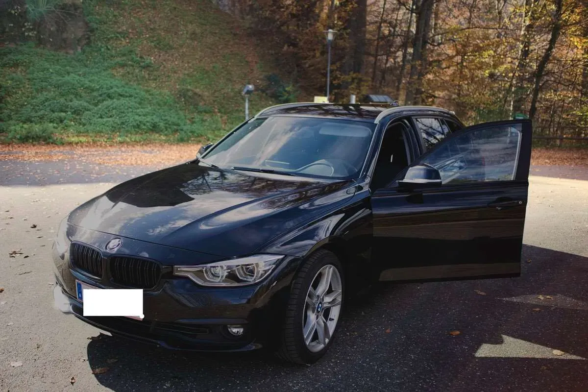 BMW 3 Series 2018 photo 2