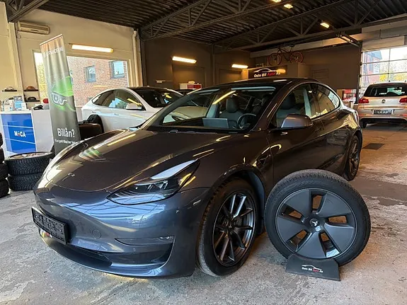 Tesla Model 3 2021 photo 2