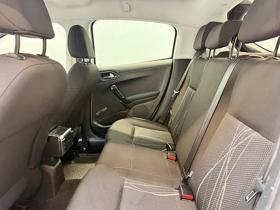 Peugeot 208 2015 photo 4
