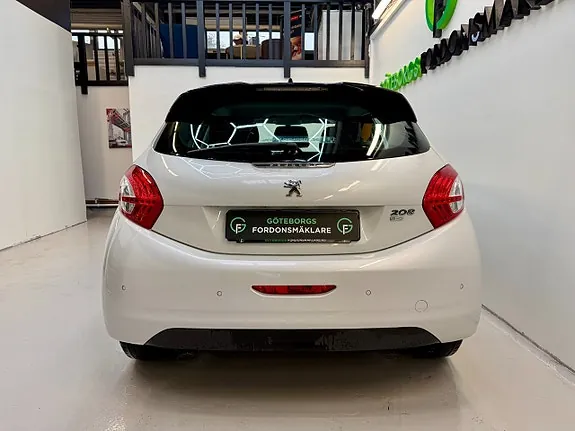 Peugeot 208 2015 photo 3