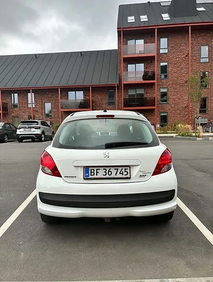 Peugeot 207 2010 photo 4
