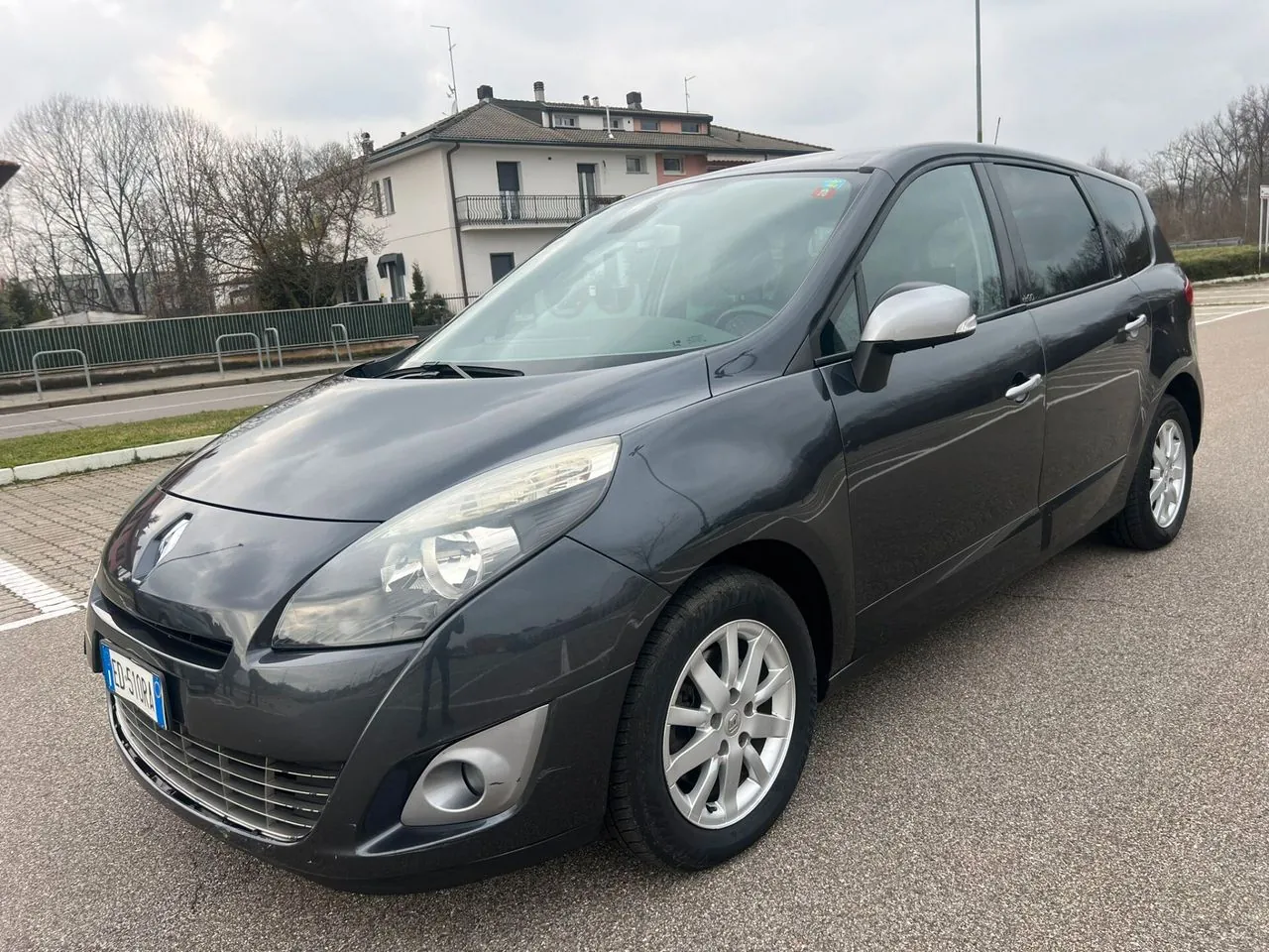 Renault Scenic 2010 photo 2