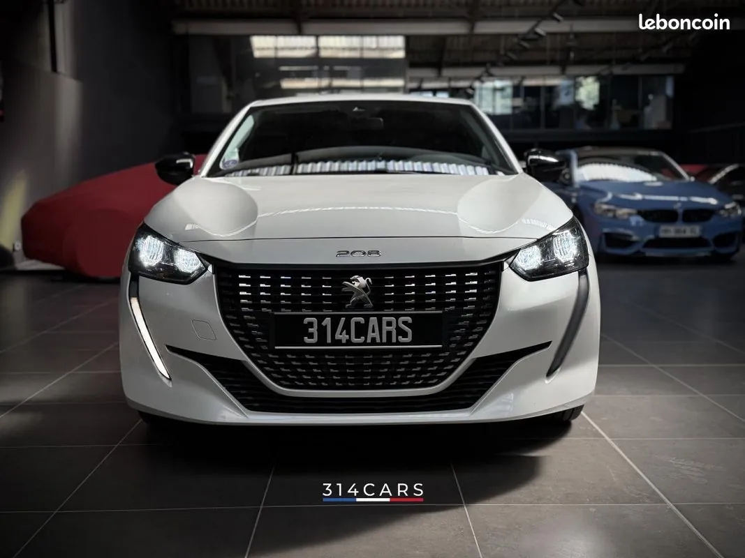 Peugeot 208 2022 photo 3