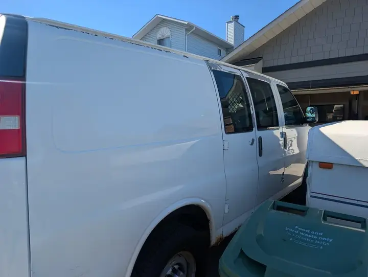 GMC Savana 2012 photo 3
