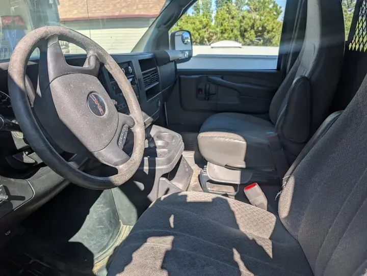 GMC Savana 2012 photo 4
