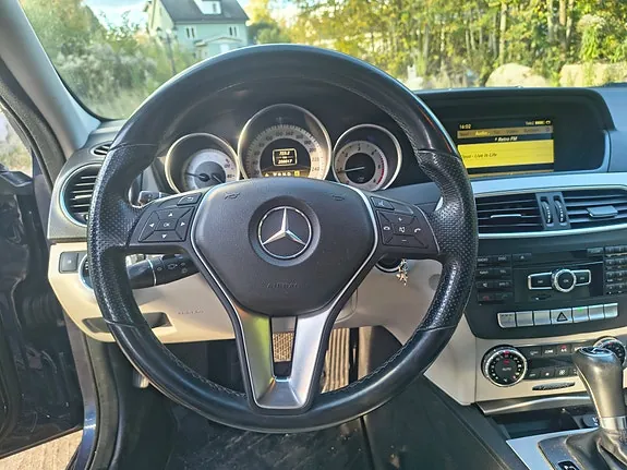 Mercedes-Benz C220 2012 photo 2