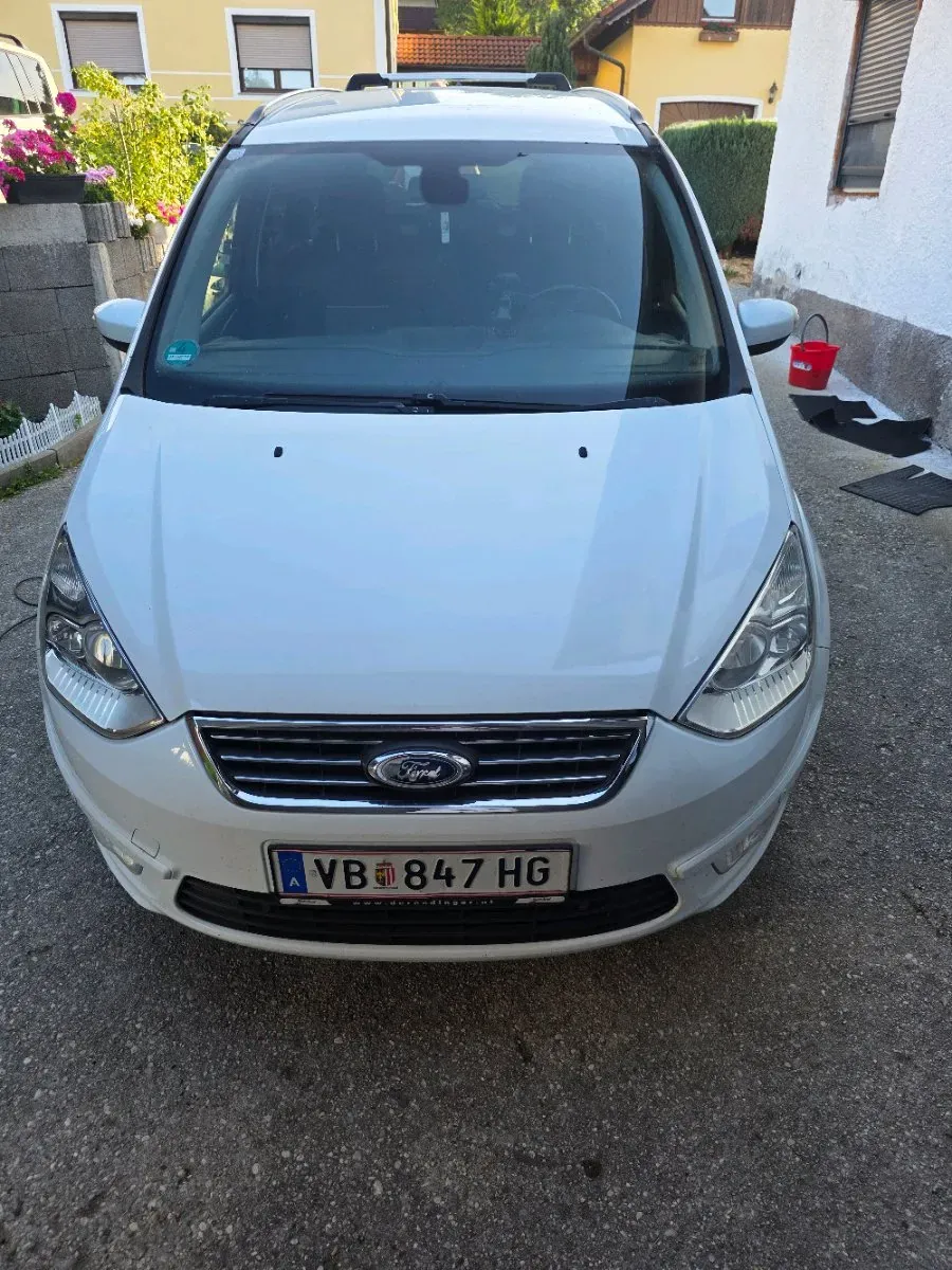 Ford Galaxy 2014 photo 2