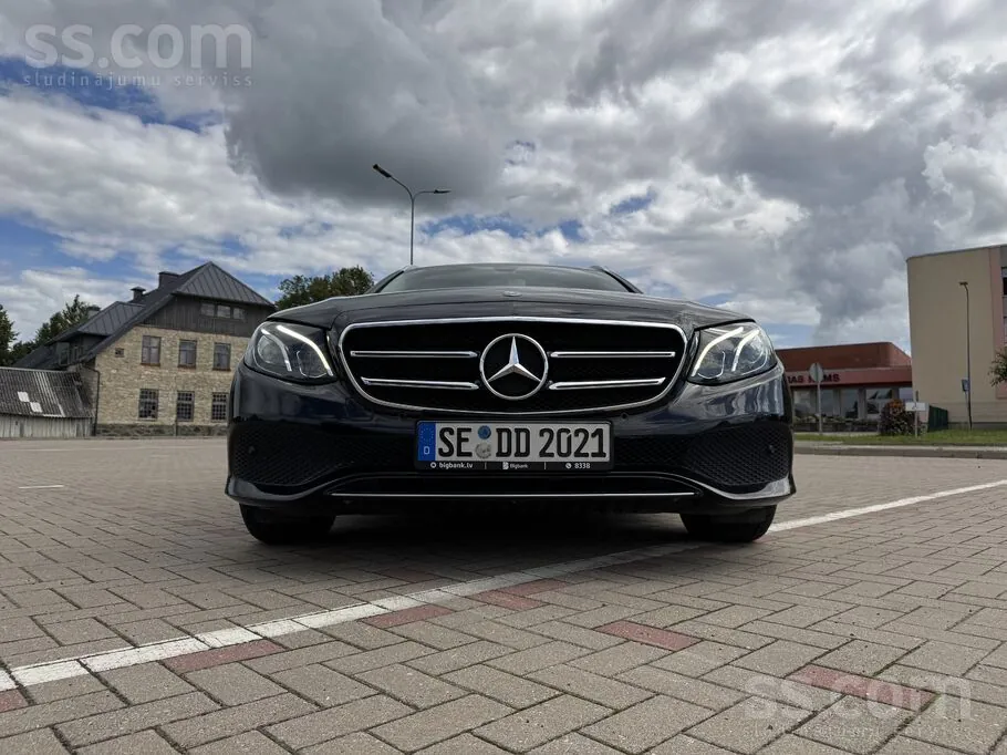 Mercedes-Benz E220 2019 photo 4