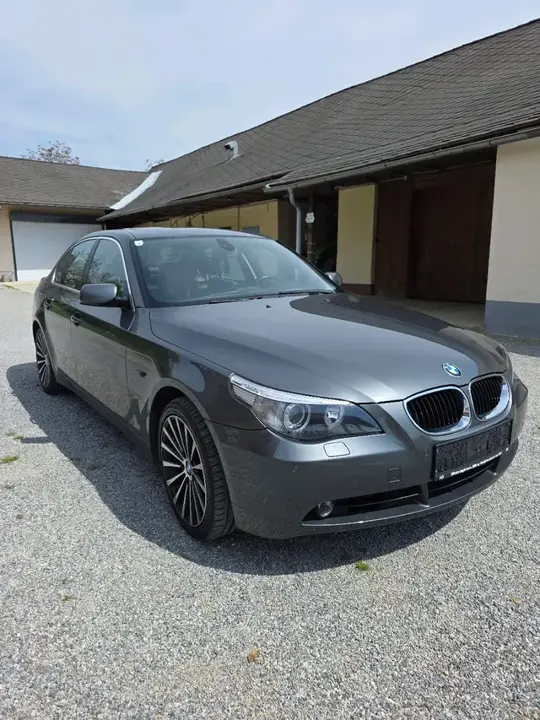 BMW 5 Series 2005 photo 2