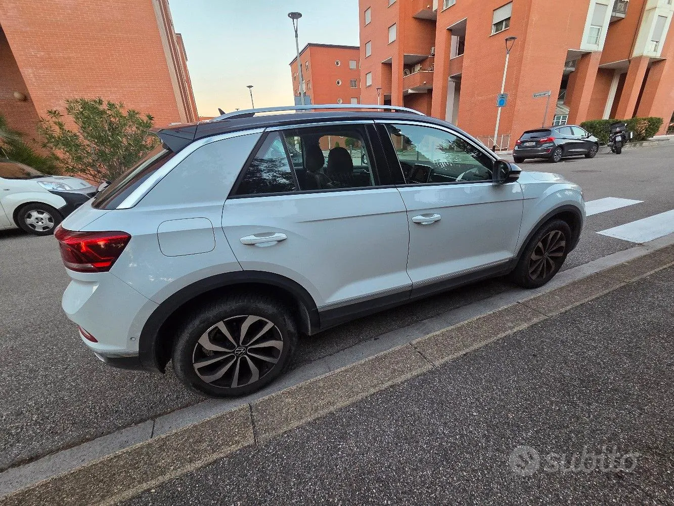 Volkswagen T-Roc 2022 photo 2
