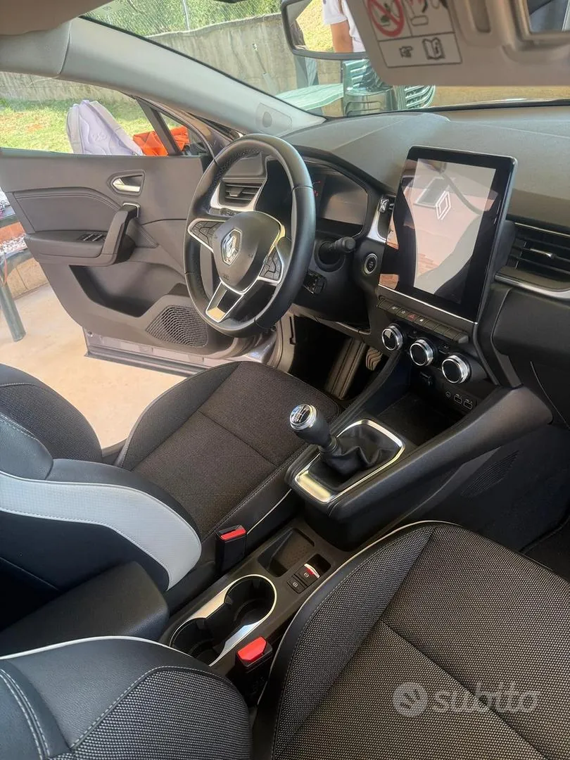 Renault Captur 2023 photo 3