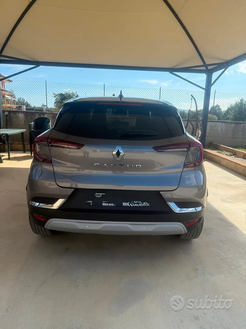 Renault Captur 2023 photo 2