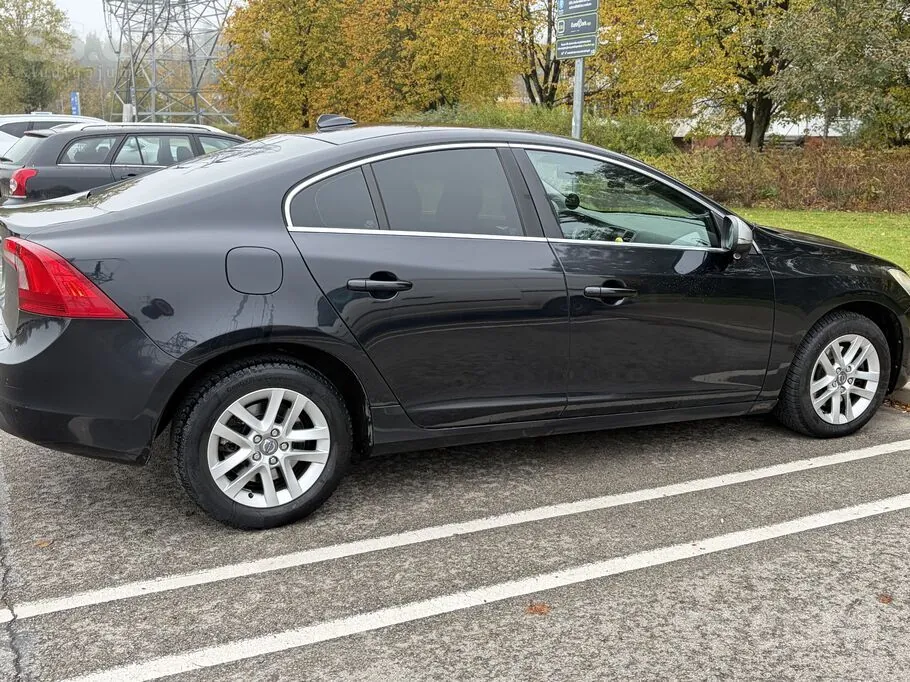 Volvo S60 2011 photo 2