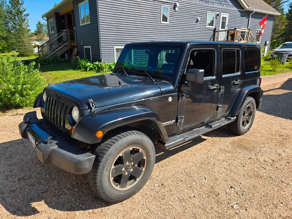 Jeep Wrangler Unlimited 2012 photo 2
