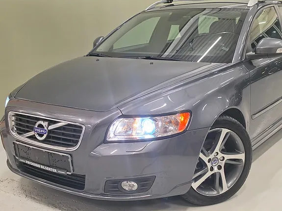 Volvo V50 2012 photo 2