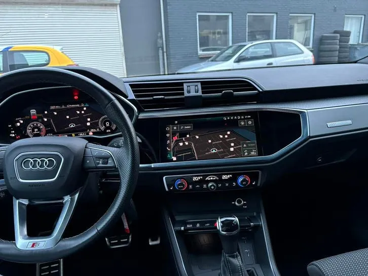 Audi Q3 2021 photo 2