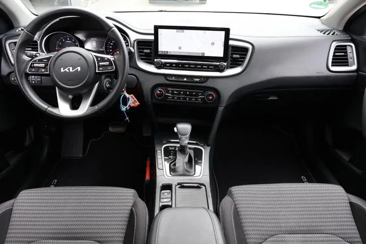 Kia Ceed Sportswagon 2023 photo 2