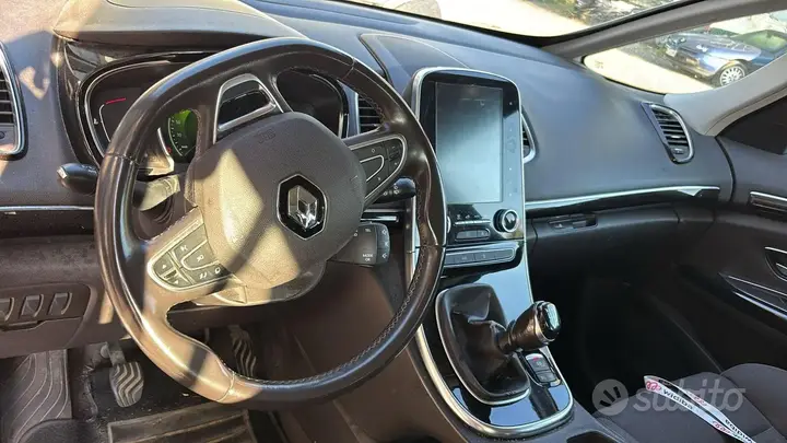 Renault Espace 2017 photo 4