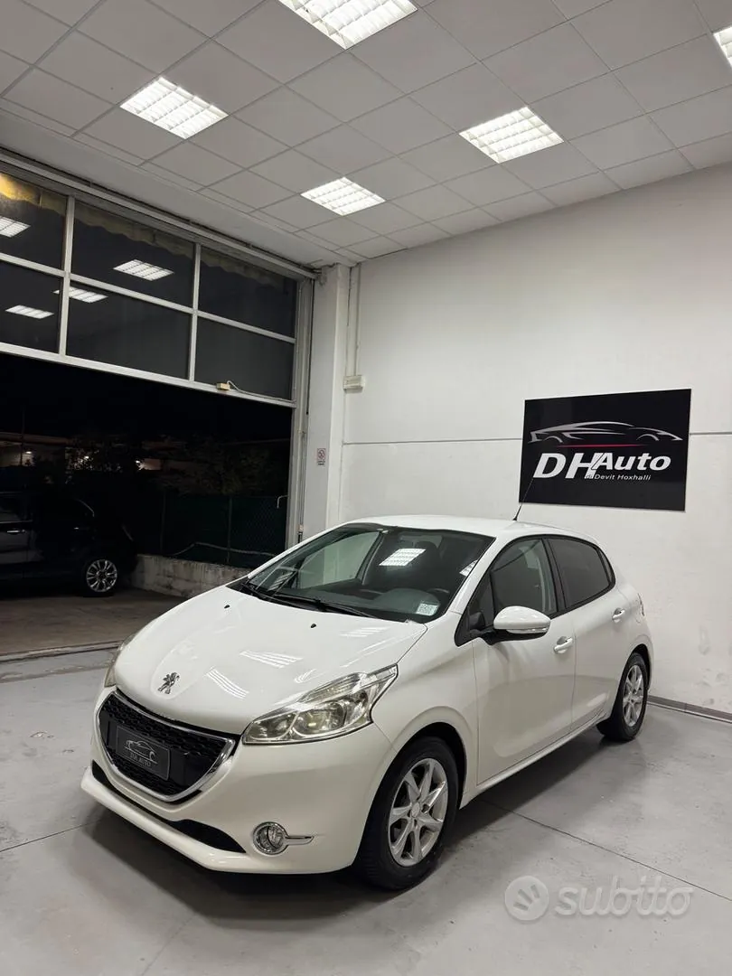 Peugeot 208 2014 photo 2