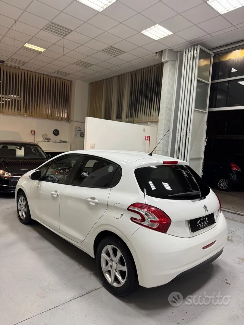 Peugeot 208 2014 photo 4