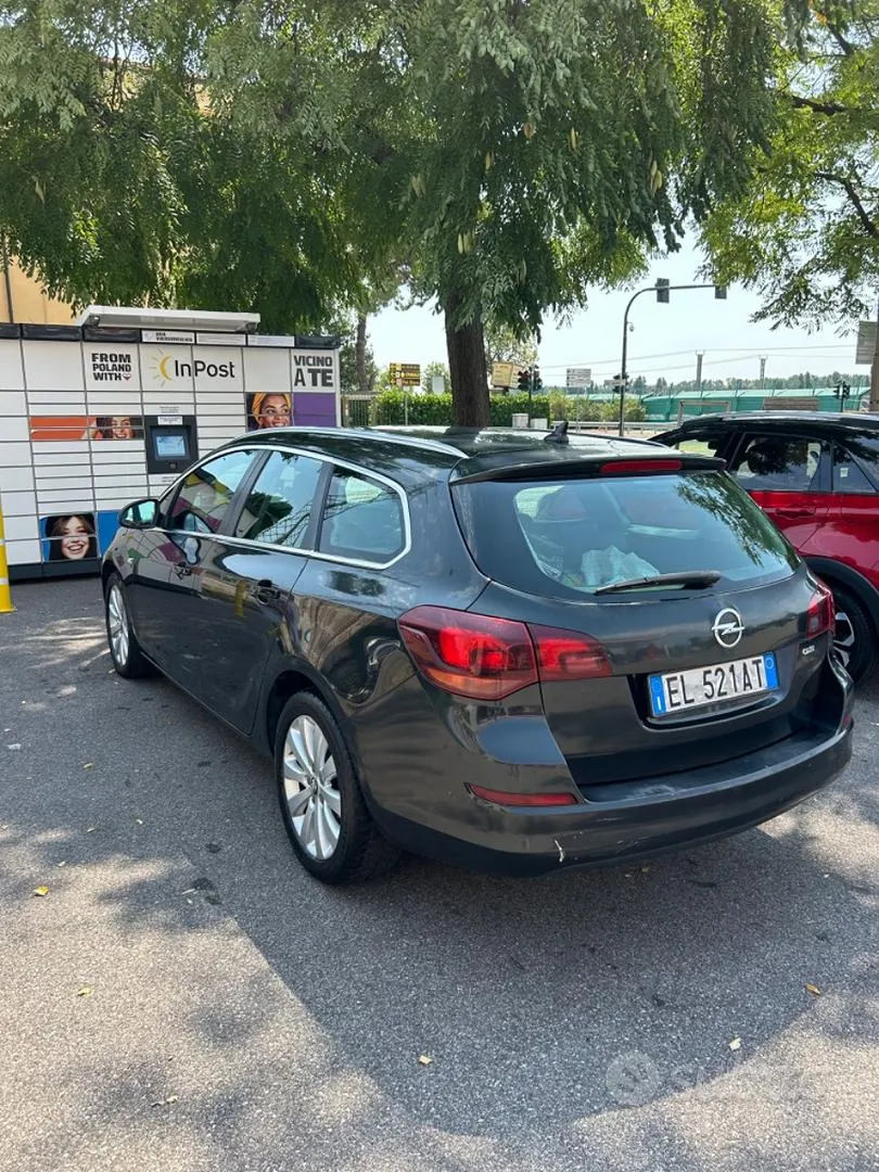 Opel Astra 2012 photo 3