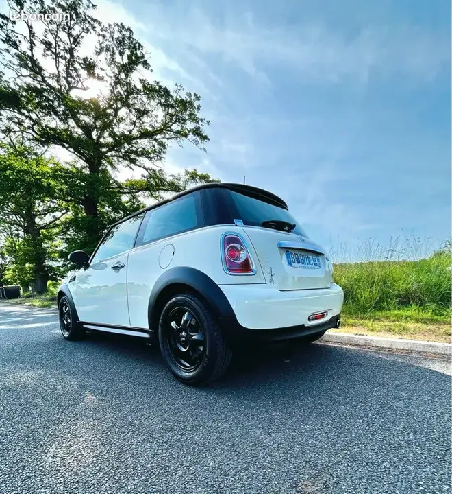 Mini Mini Cooper 2010 photo 2