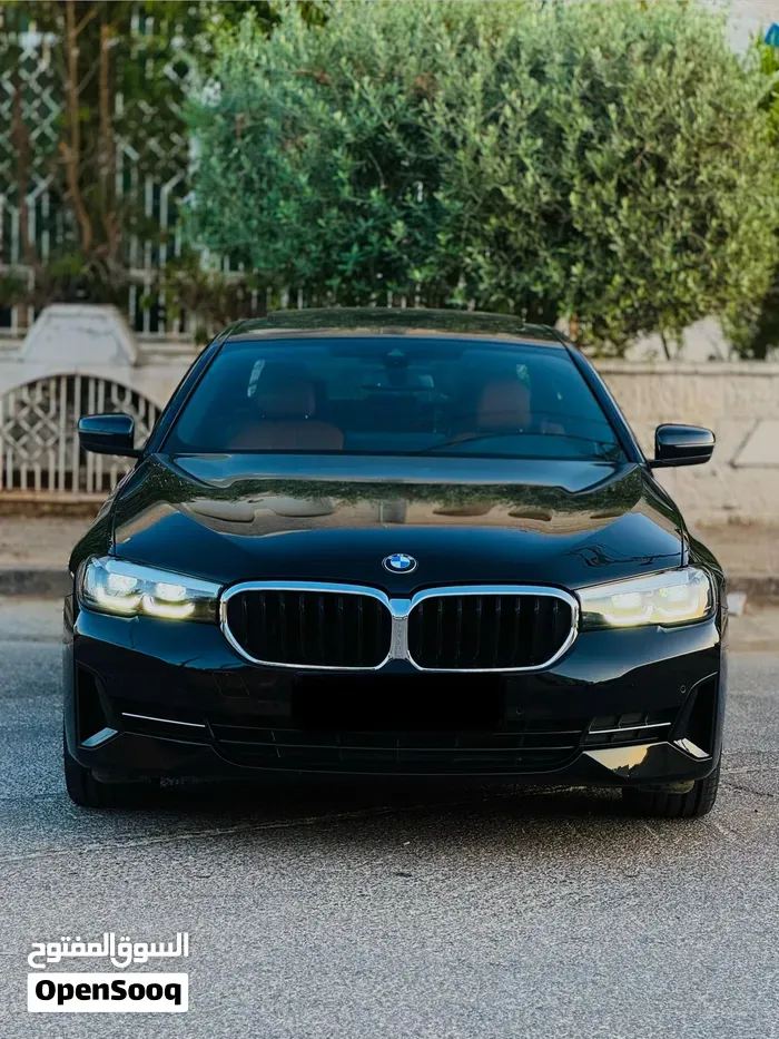 BMW 5 Series 2023 photo 2