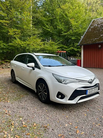 Toyota Avensis 2016 photo 2