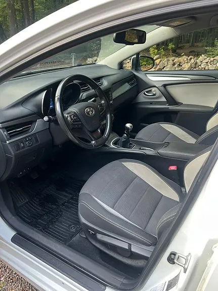 Toyota Avensis 2016 photo 4